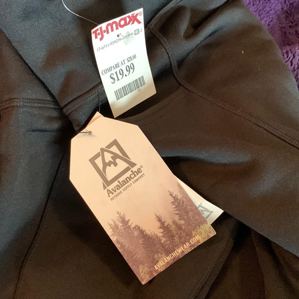 Black nwt avalanche leggings.